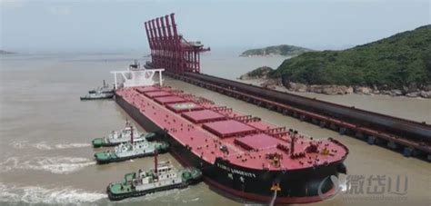 全球首制227米深海采矿船福建出坞，可载矿货39000吨
