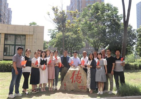 会计学院毕业生为母校献礼-南京财经大学