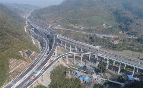 贵黔高速公路6隧16桥双幅贯通 今年年底通车（贵州交通设施网）
