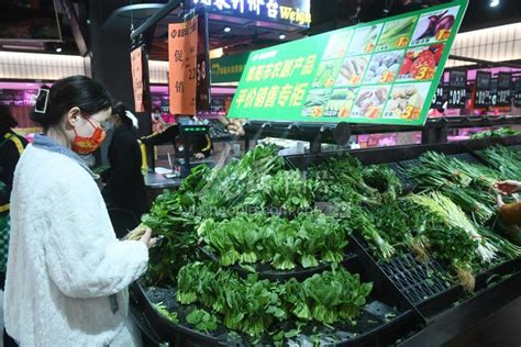 安徽阜阳：商超志愿者为群众配送新鲜蔬菜-人民图片网