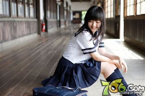 日本女生爱校服 盘点高中校园的“制服美少女”【8】--日本频道--人民网