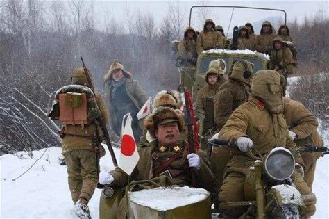 苏联红军出兵东北打日本珍贵老照片，东北人民夹道欢迎