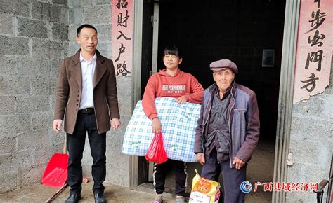 凤山县乔音乡给困难群众送去过冬暖物 - 广西县域经济网