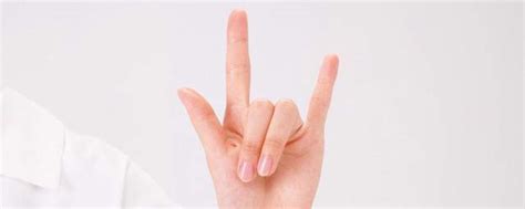 伸三个手指的手势是什么意思 伸三个手指的手势的意思是_知秀网