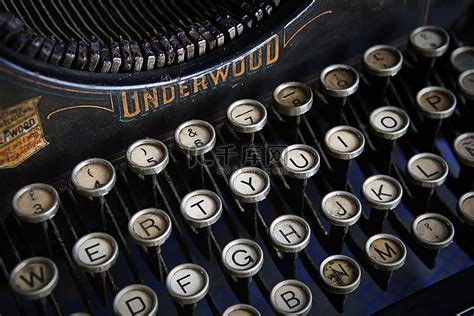 老式打字机安德伍德的键盘特写高清摄影大图-千库网