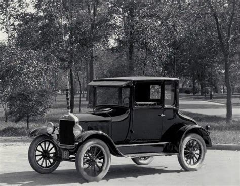 历史上的今天9月27日_1908年美国福特汽车公司生产的首部T型车在底特律的工厂下线。