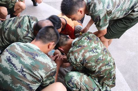 浙江镇海 小男孩 鸡鸡 被卡玩具中 消防员拆卸救援|浙江|小男孩|消防员_新浪新闻