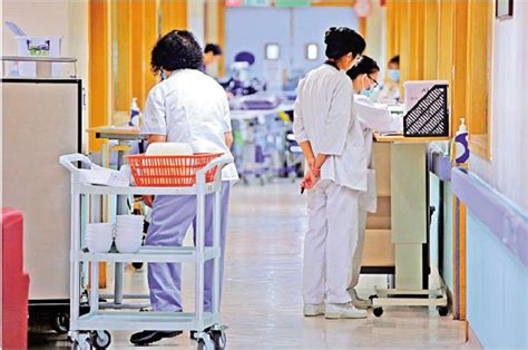 香港公立医院前线压力大，香港医管局获拨六亿改善医护待遇__凤凰网
