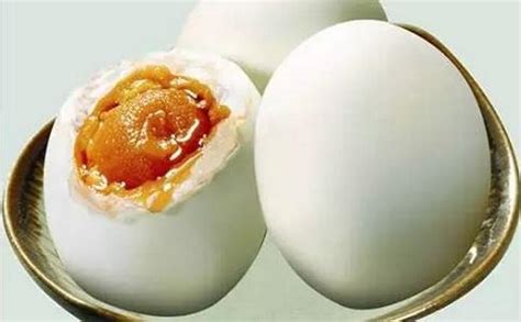 生咸鸭蛋的蛋清干嘛用 生咸鸭蛋清可以做什么_三思经验网