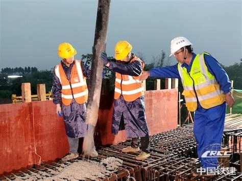 青洋路快速化工程一标承台首件浇筑_江苏省交通工程集团有限公司