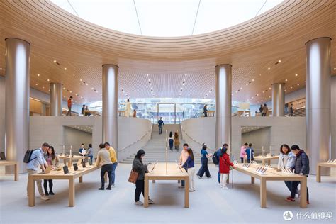 库克现身开门迎客，Apple 静安零售店今日正式开业规模亚洲第一、世界第二_iPhone_什么值得买