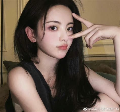 杨超越微信头像甜美女生