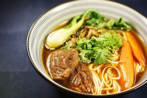 【台湾红烧牛肉面的做法步骤图，怎么做好吃】夜紫曦_下厨房