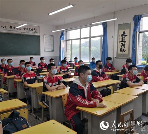 小班化教学错峰上下学 6月8日哈尔滨高二年级学生返校上课|学生返校|新冠肺炎_新浪新闻