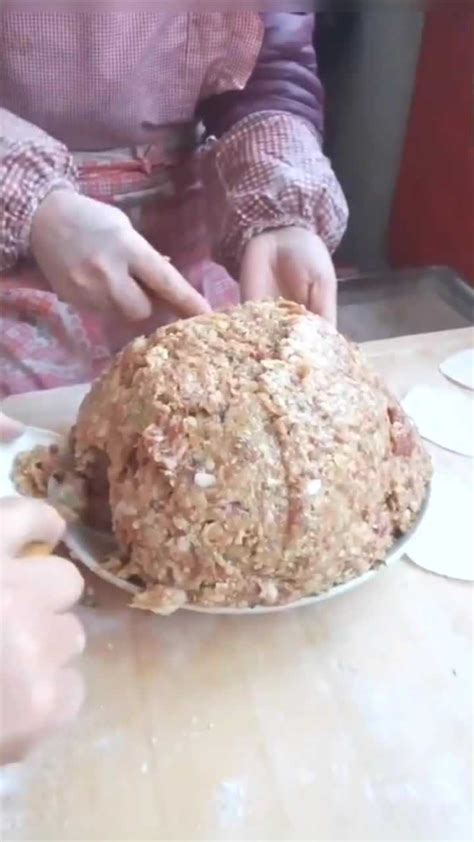 教你饭店的快速包饺子方法，只需要虎口一捏，学会后包的很快！_腾讯视频