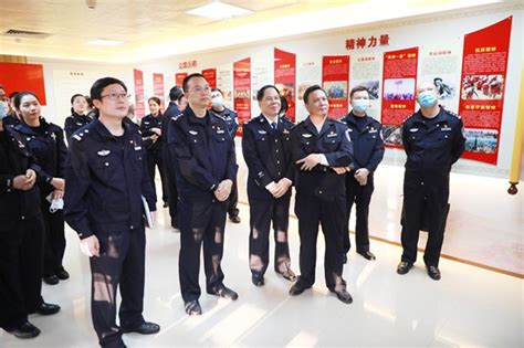 茂名市公安局考察团到湛江市局指挥中心交流政治建警工作经验