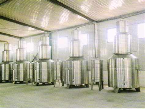 现代酿酒厂钢发酵罐车间高清图片下载-正版图片304157941-摄图网