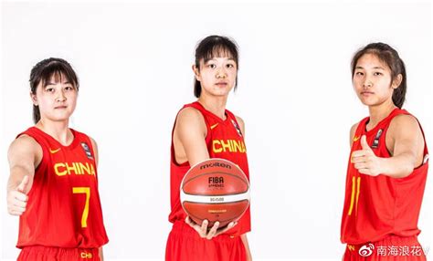 中国女篮获世界杯亚军 李梦T恤上写满女篮队友名字_手机新浪网