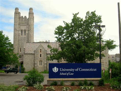 康涅狄格大学美国排名第67（2023 年U.S. News美国大学排名）