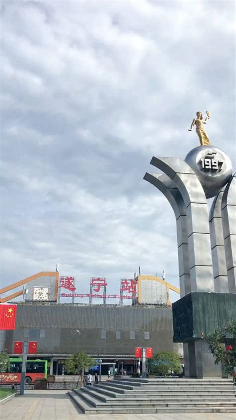 四川遂宁：成达万高铁涪江特大桥加快建设-人民图片网