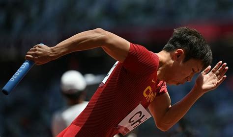 男子100米半决赛跑出新亚洲纪录9秒83达标_东方体育