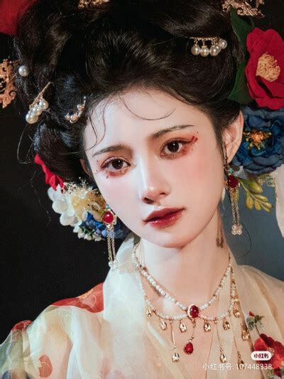 杨伊墨图片