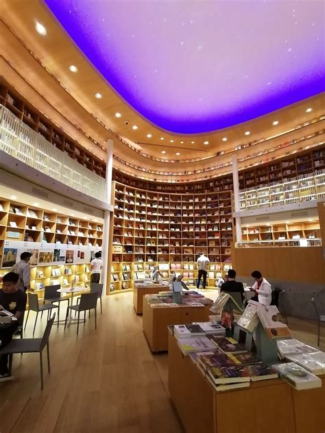 2024光的空间新华书店(爱琴海购物公园店)购物,一家造型独特的新华书店，由...【去哪儿攻略】