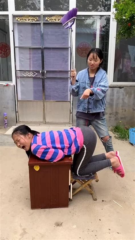 打屁股图片