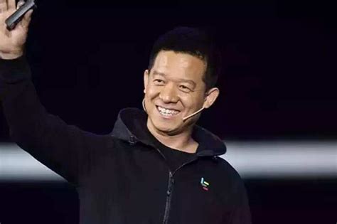 贾跃亭在美正式破产成功；苹果汽车新专利，车窗自动调色；推特 CEO 承诺生前捐出全部财富 | 极客公园