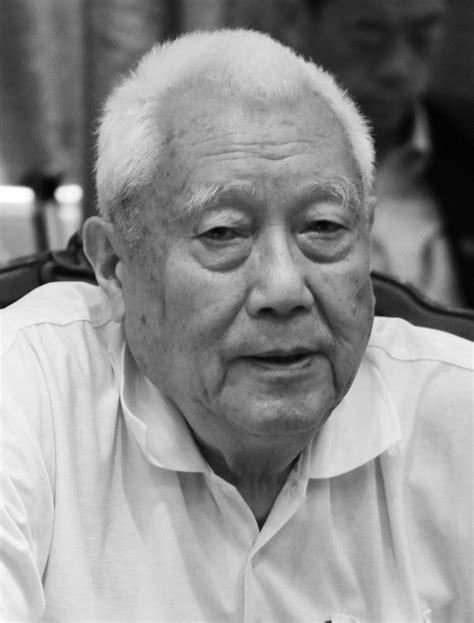 8月15日，知名网红张焱，突然发布讣告，他的“变装网红”老爸突然离世，年仅70岁。