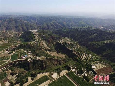 航拍镜头下的甘肃省庆阳市庆城县境内黄土高原