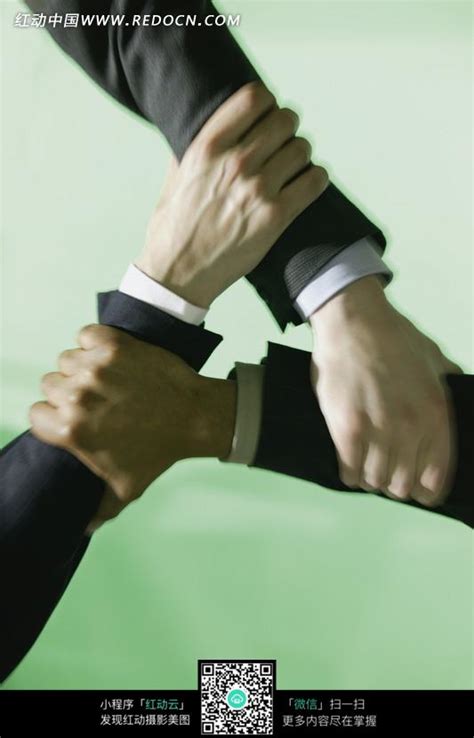 男女交叉手握的男女高清图片下载-正版图片502791199-摄图网