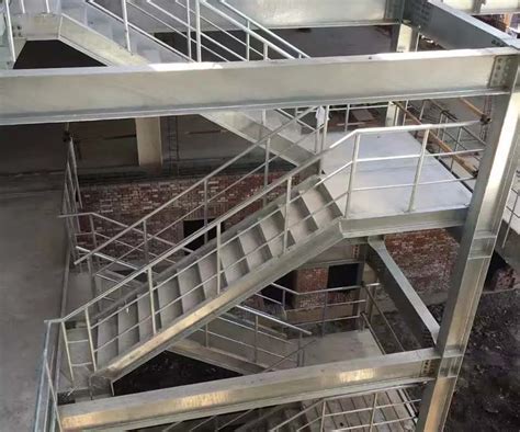 钢结构楼梯材料用途有哪些_湖南浦林防护设施有限公司