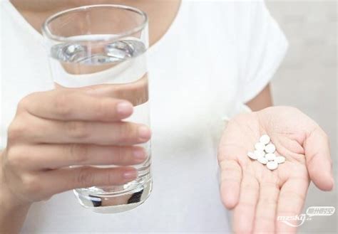 阿司匹林应该早上吃还是睡前吃？70岁后继续服用，有出血风险吗？_东方养生频道_东方养生