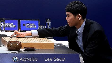 AlphaGo首战告捷！世界围棋冠军李世石投子认输|界面新闻 · 科技