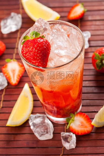 鲜榨草莓汁饮品模板-包图网