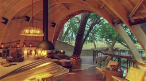 建在树林中的豪华酒店：设计师为了环保，将木巢打造成了酒店_凤凰网视频_凤凰网