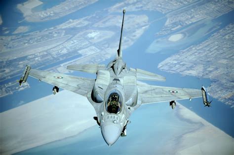 第八名：F-16EF沙漠隼战机_新浪图集_新浪网