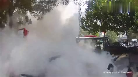 石家庄停放的电动车突然自燃，六个灭火器才将大火扑灭_凤凰网视频_凤凰网