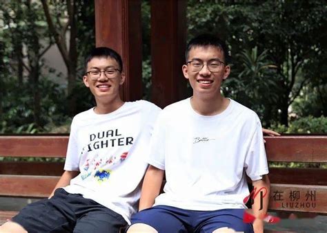 广西双胞胎兄弟同时考上清华大学 查分数时发现神奇一幕