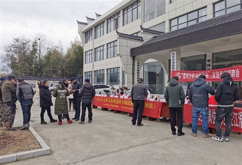 岳西县在来榜店前举办乡镇巡回招聘会 - 岳西县公共就业和人才服务局