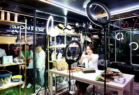 浙江台州：“夜经济”秀出新活力-人民图片网