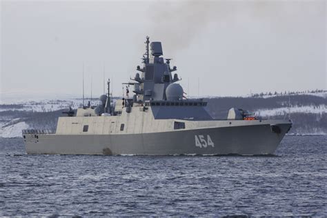 乌克兰军方2枚鱼叉反舰导弹击中俄罗斯海军拖轮_凤凰网视频_凤凰网