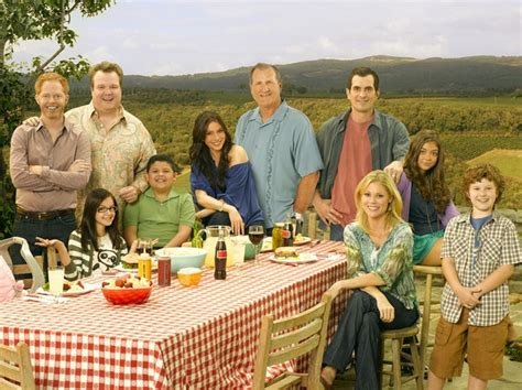 《摩登家庭第一季》全集-电视剧-免费在线观看