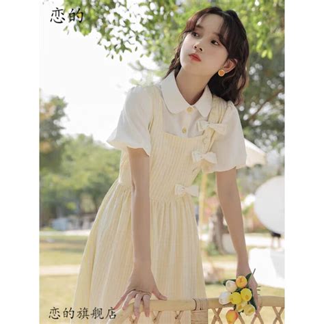 女生温柔长裙学生头像