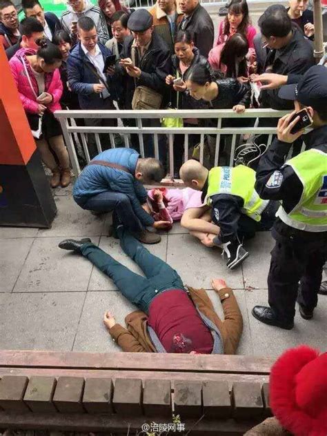重庆：男子持刀捅杀一名女性后自杀_手机凤凰网