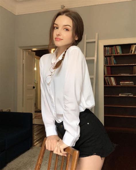俄罗斯网红小姐姐Yana Poplavskaya！年仅17岁就已经是爆红全网的红人-新闻资讯-高贝娱乐