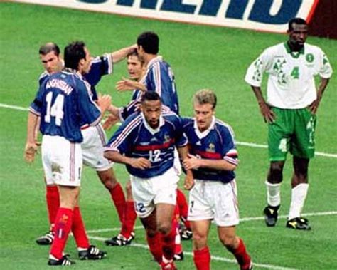 1998年世界杯法国4-0沙特，亨利+特雷泽盖进球，齐达内染红离场