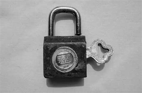 弹子锁家用仿铜挂锁直开一字钥匙铁挂锁小锁头安全锁子 表箱锁具-阿里巴巴