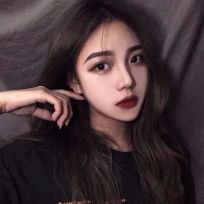 复古风妆容初级女生头像